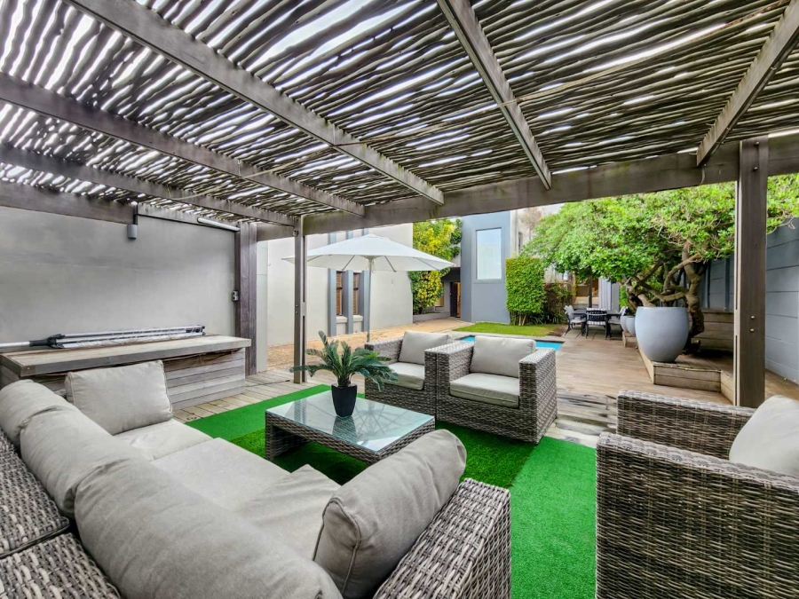 4 Bedroom Property for Sale in Bloubergstrand Western Cape